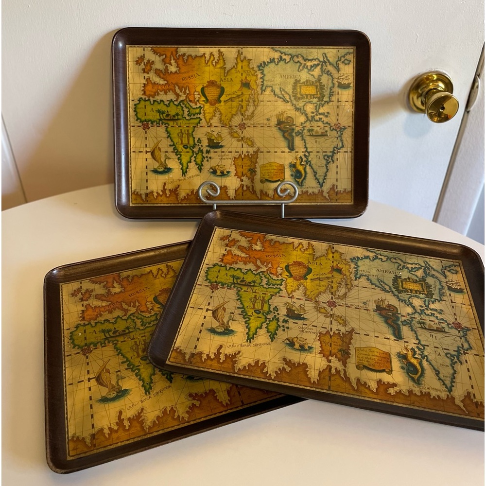 Vintage made in Japan Old World Map Decorative trays set of 3. Heavy plastic.